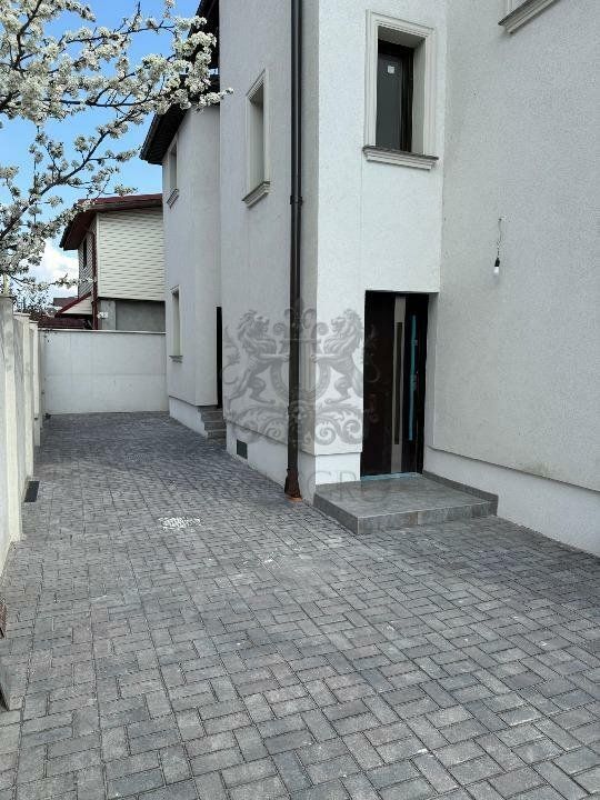 Vanzare | Vila Consolidata | Renovata | 2024 | 257 mp utili | Superba - Poză 2