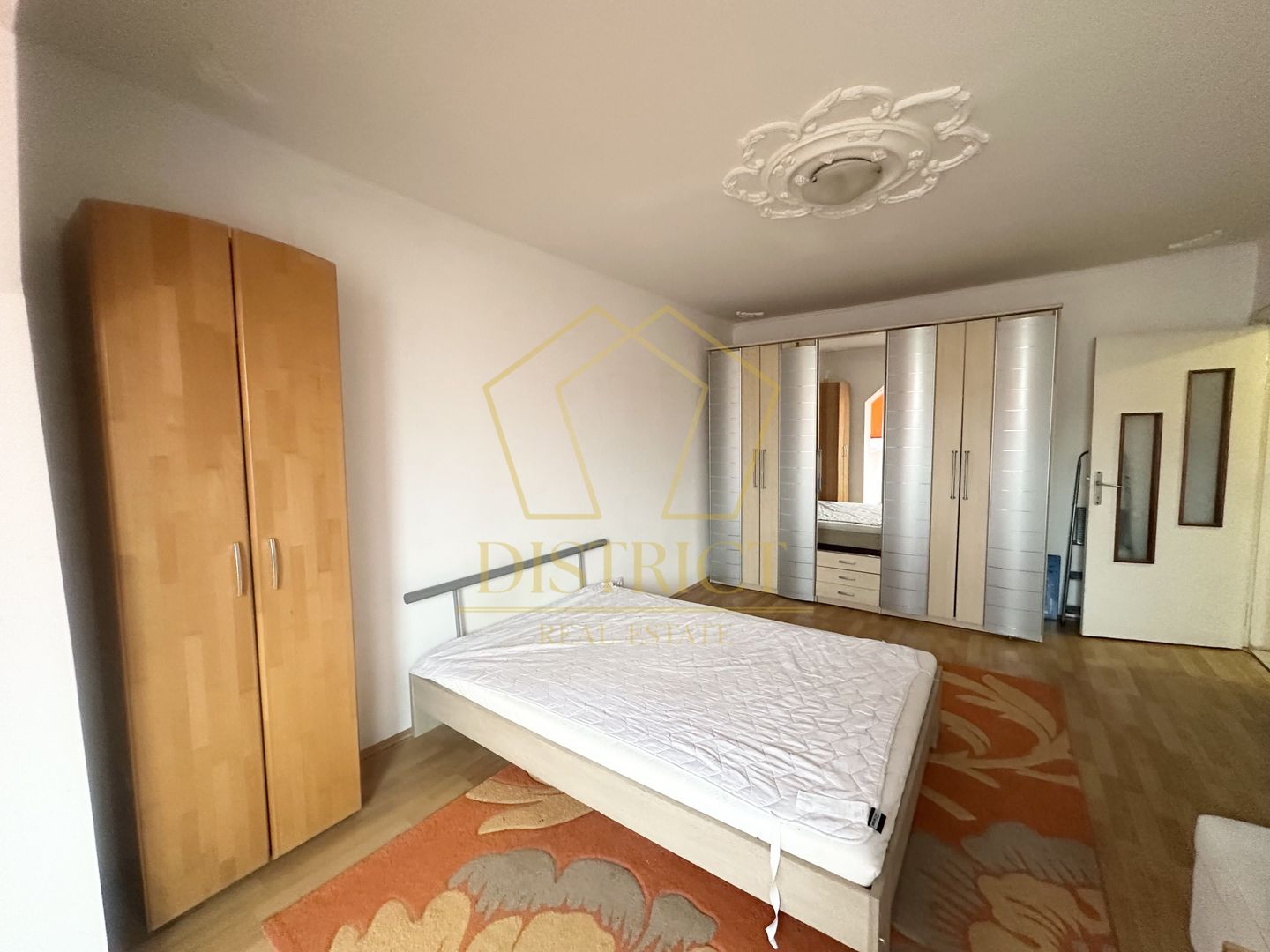 Apartament cu 1 camera | Complexul Studentesc - Poză 1