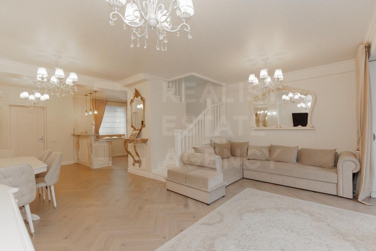 Chirie, casă, 4 camere, strada Melestiu, Centru - Poză 1