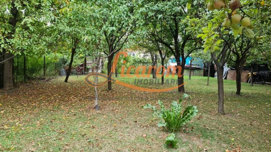 Proprietate individuala-3 apartamente,spatiu comercial,garaje,gradina,curte - Poză 9