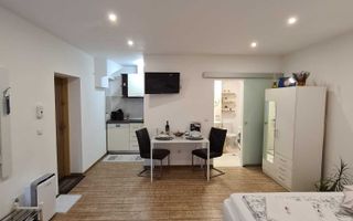 Garsonieră mobilată, zonă ultracentrală, ideală pentru regim hotelier - Poză 1