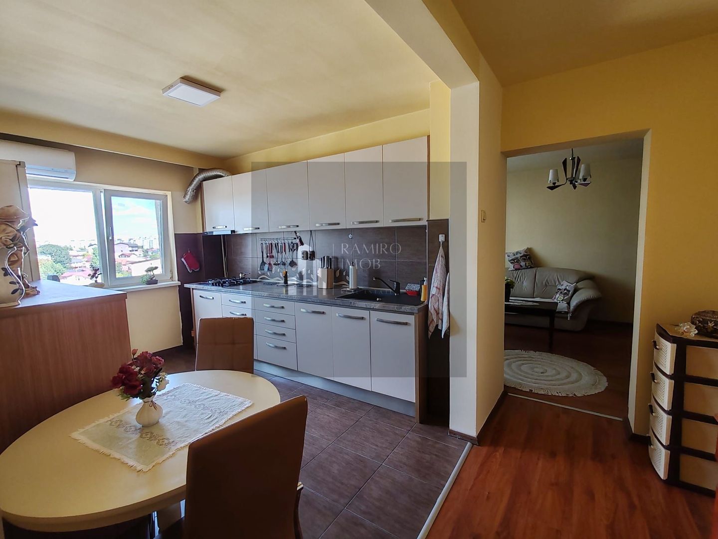 Apartament 4 camere, Brancoveanu/Izvorul Rece, 2 bai, 2 balcoane - Poză 12