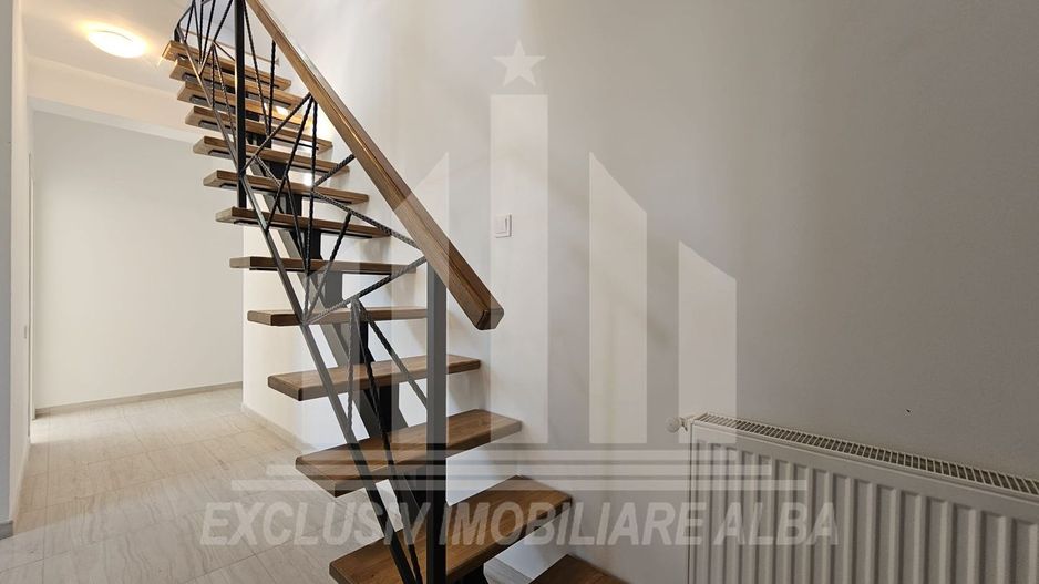 Apartament cu 4 camere si scara interioara de vanzare, Lipoveni - Poză 9