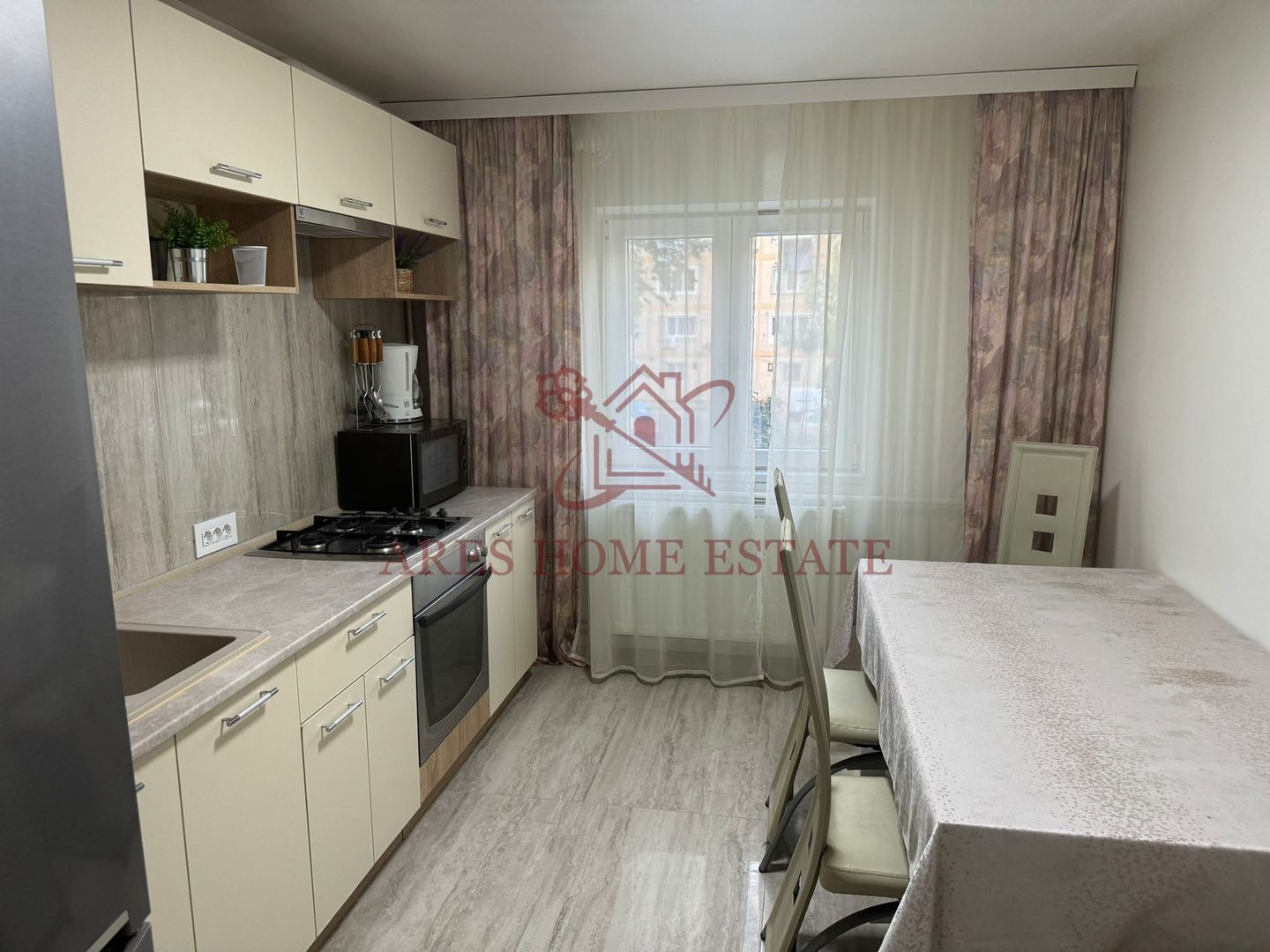 Zona Soarelui- Sud Plaza, 3 camere, 2 bai, etaj 1. Bucatarie inchisa. - Poză 9