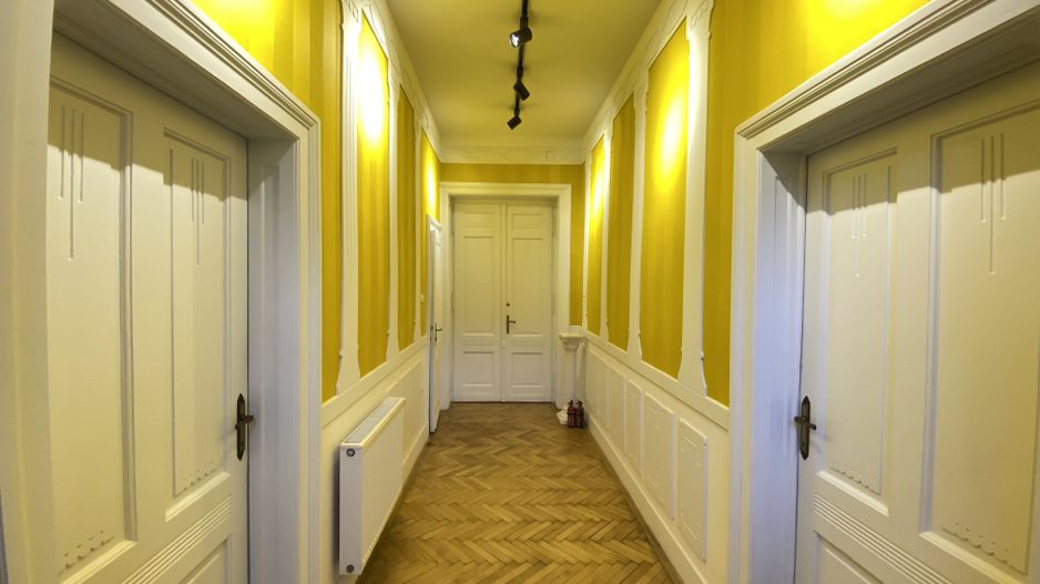 Cladire Istorica, 4 camere, 134 mp, Renovat, Zona Sinaia, Comision 0% - Poză 10