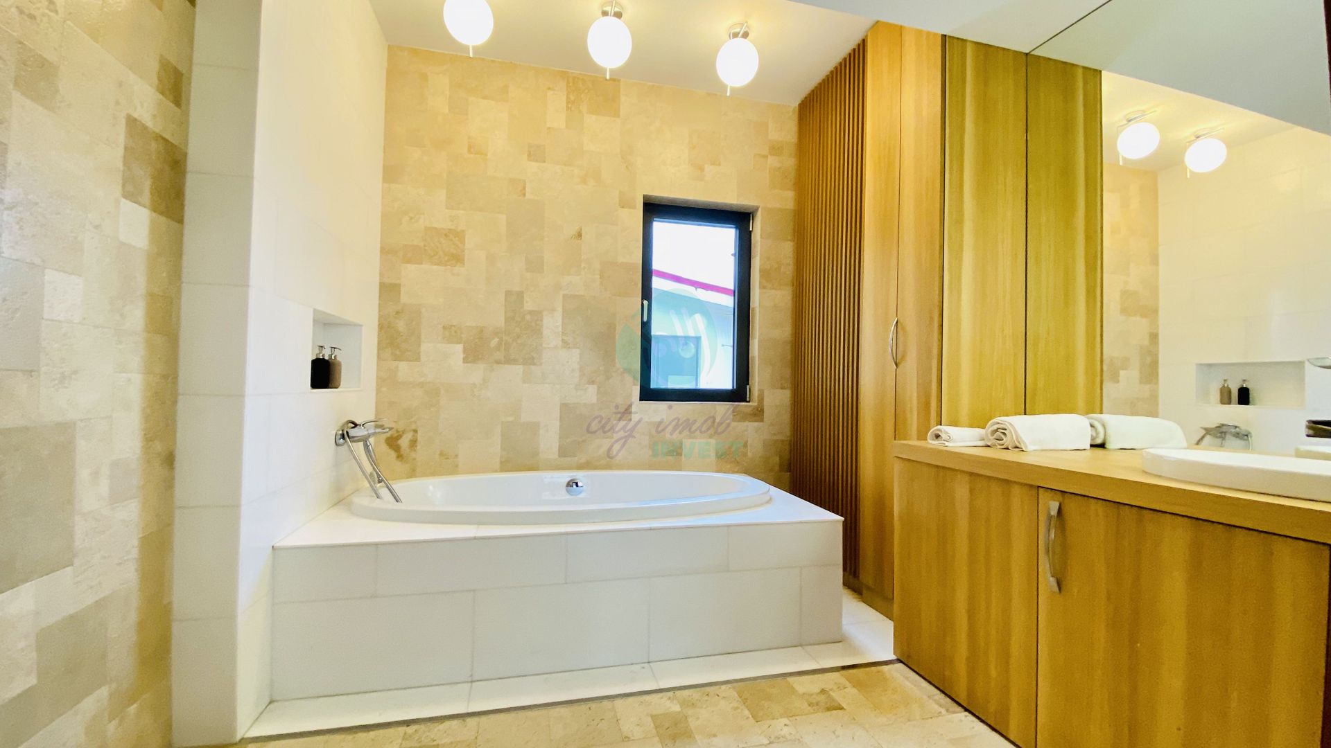 Duplex Penthouse with Panoramic View - Poză 13