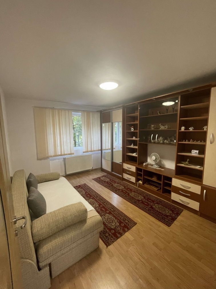 Apartament cu 2 camere in micro 14 - Poză 1