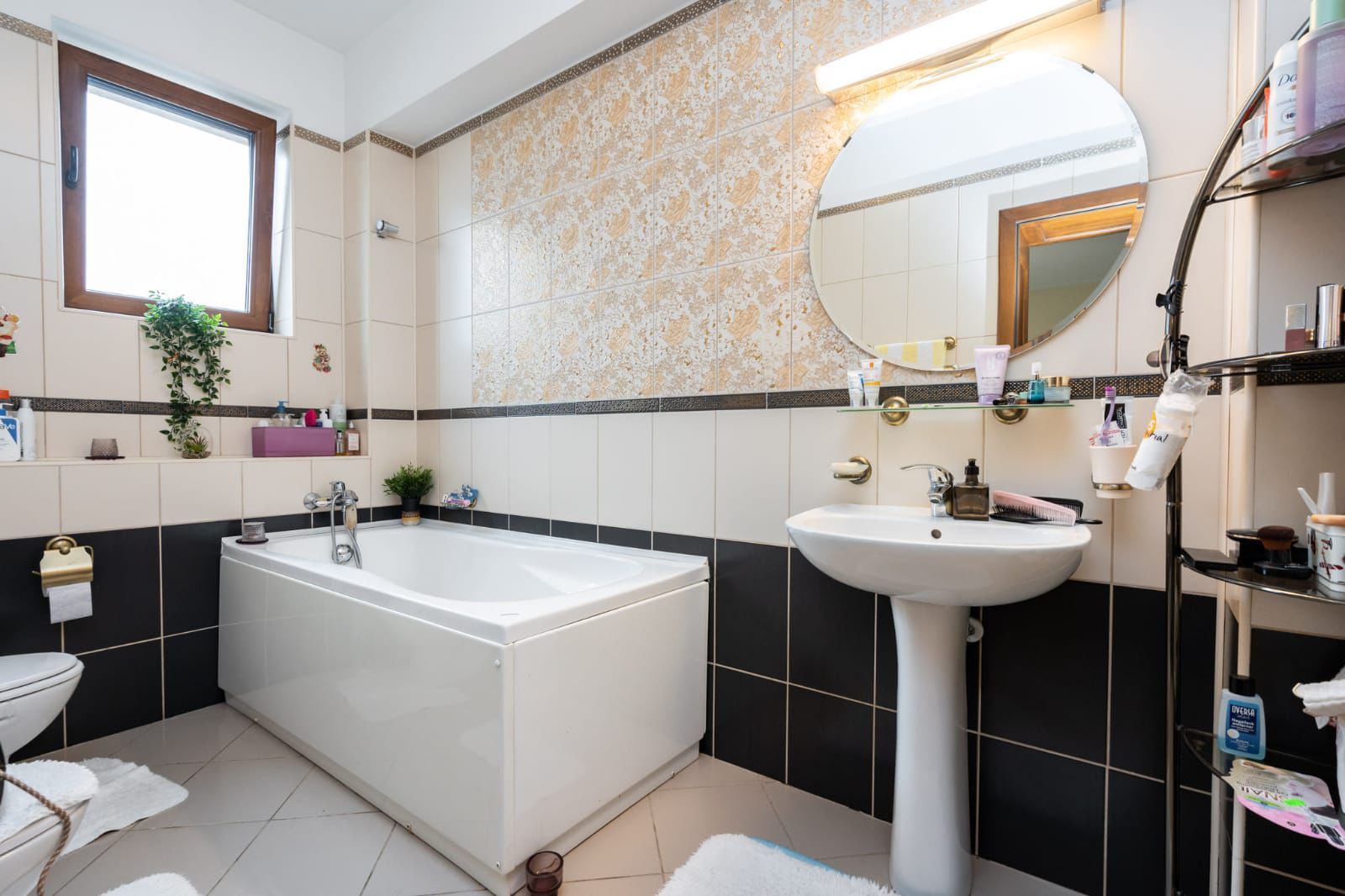 Vilă premium 11 camere | Dămăroaia | saună | fitness | teren 1.000mp - Poză 18
