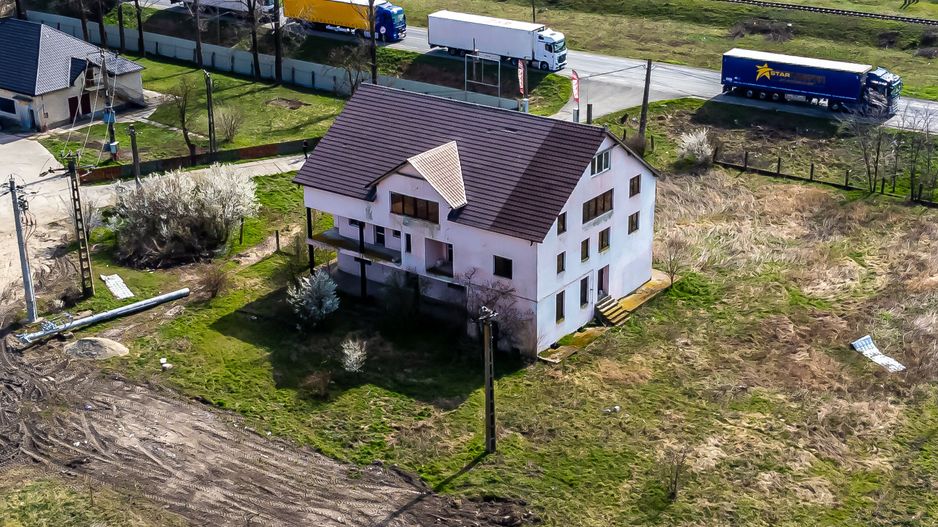 Clădire tip birouri/casă persoane vârstnice cu 3445 mp teren - Poză 3