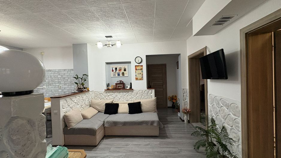 Casa tip duplex - 4 camere, balcon si curte proprie - Zona Lazaret - Poză 3