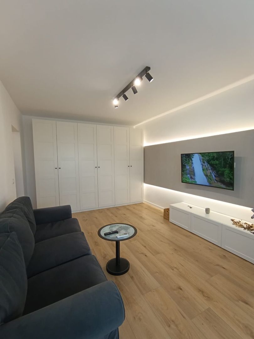 Apartament 3 camere de vanzare, complet renovat, Drumul Taberei - Poză 2