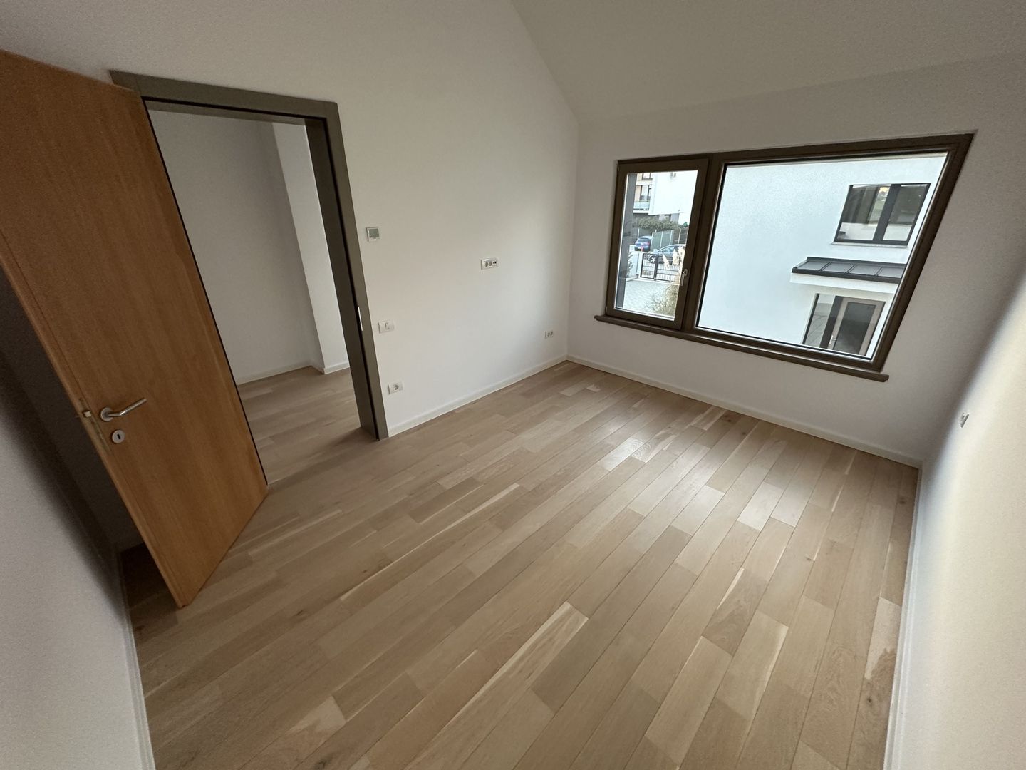 Casa cu 4 camere - Dumbravita - Poză 15