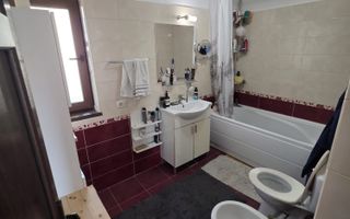 Casă înșiruită mobilată de închiriat în Valea Adâncă, Iași - 3 camere, 2 băi - Poză 6