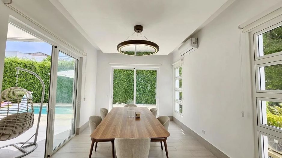 Vilă modernă de lux cu piscină privată - Poză 10