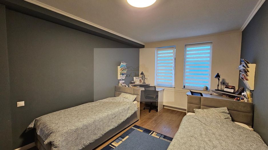 Casă spațioasă cu 4 camere și curte proprie – ideală pentru familie - Poză 12