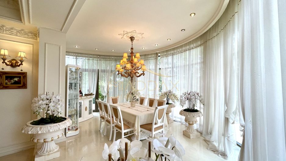 Impressive Villa *1500 SQM usable* 2613 SQM land / Open to the lake - Poză 9