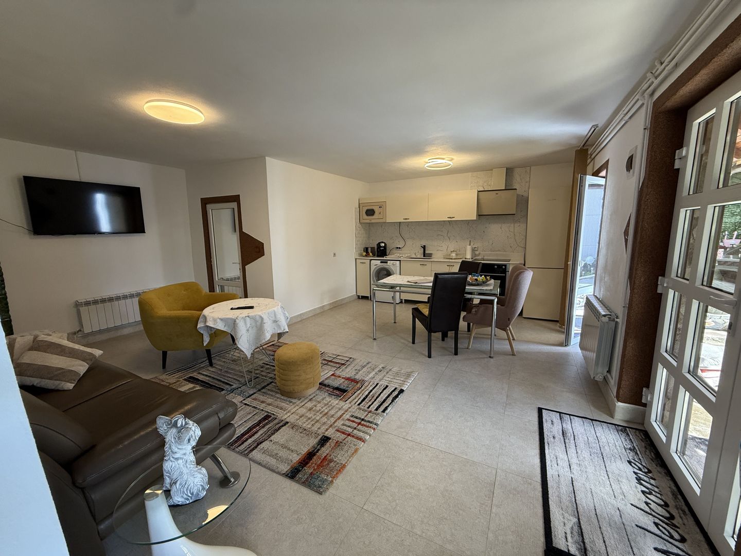 Apartament tip casă la curte, lângă pădure – Zărnești - Poză 11