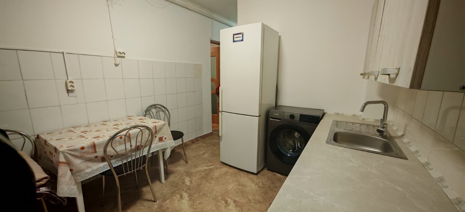 Garsoniera zona Tractorul ,bloc de apartamente - Poză 7