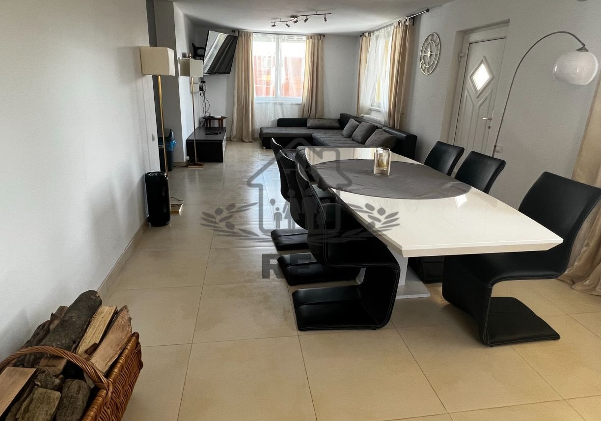 Casa/Vilă/Pensiune/GustHouse de închiriat Păltiniș - Poză 2