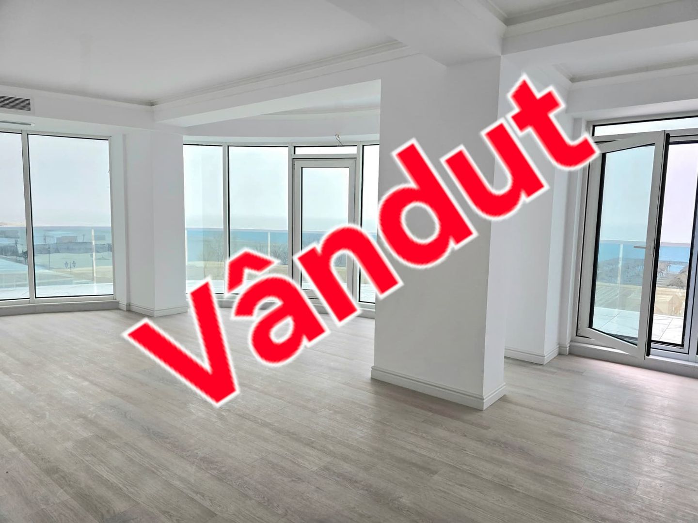 3 Camere Lux, Vedere Directă la Mare, White Titanic, Mamaia Nord, in Rate - Poză 1