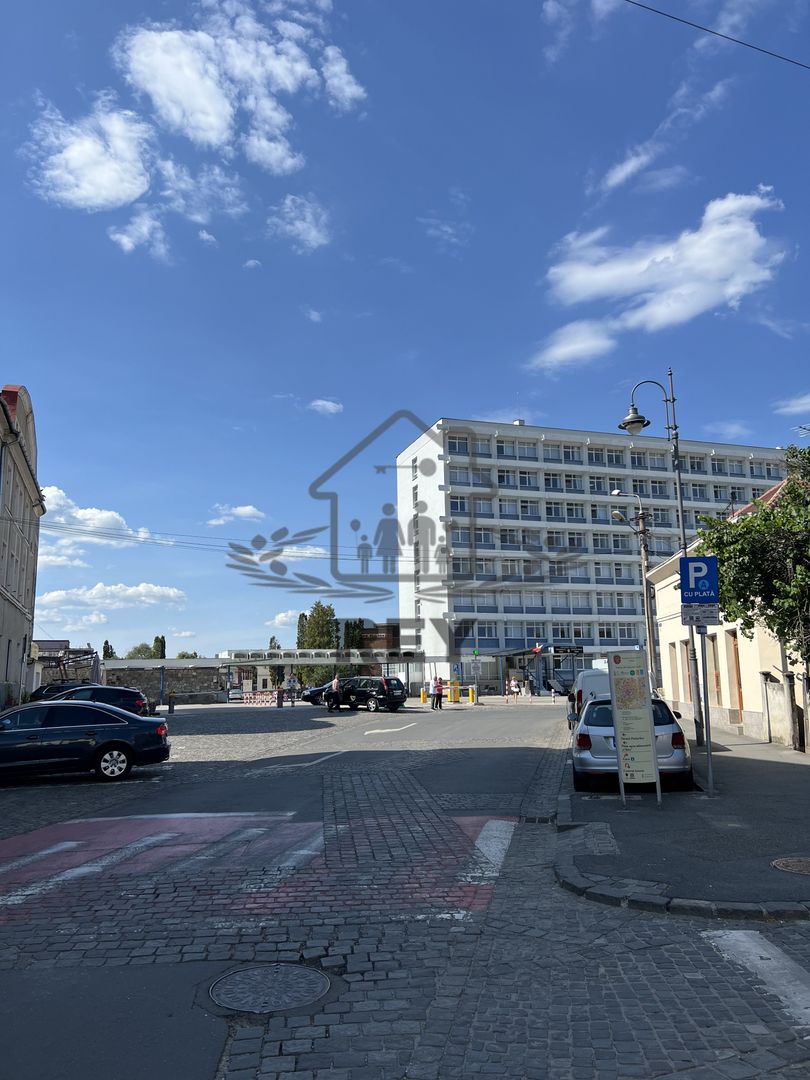 Patru spatii comerciale + locuinta + teren construibil / zona Centrala - Poză 2