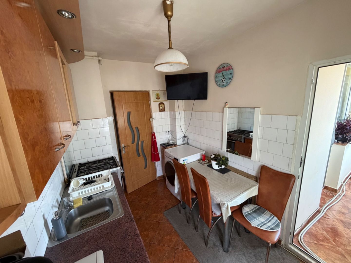 Apartament 2 camere, decomandat - zona Cetate - Poză 3