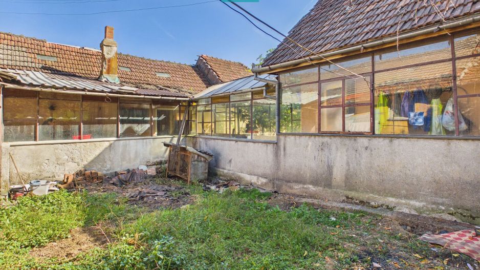 Casă spațioasă cu teren generos, Radna Lipova - Poză 19