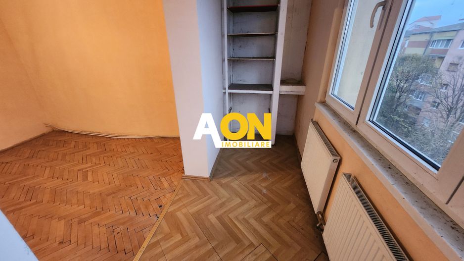 De vanzare apartament 3 camere, Cetate - Poză 5