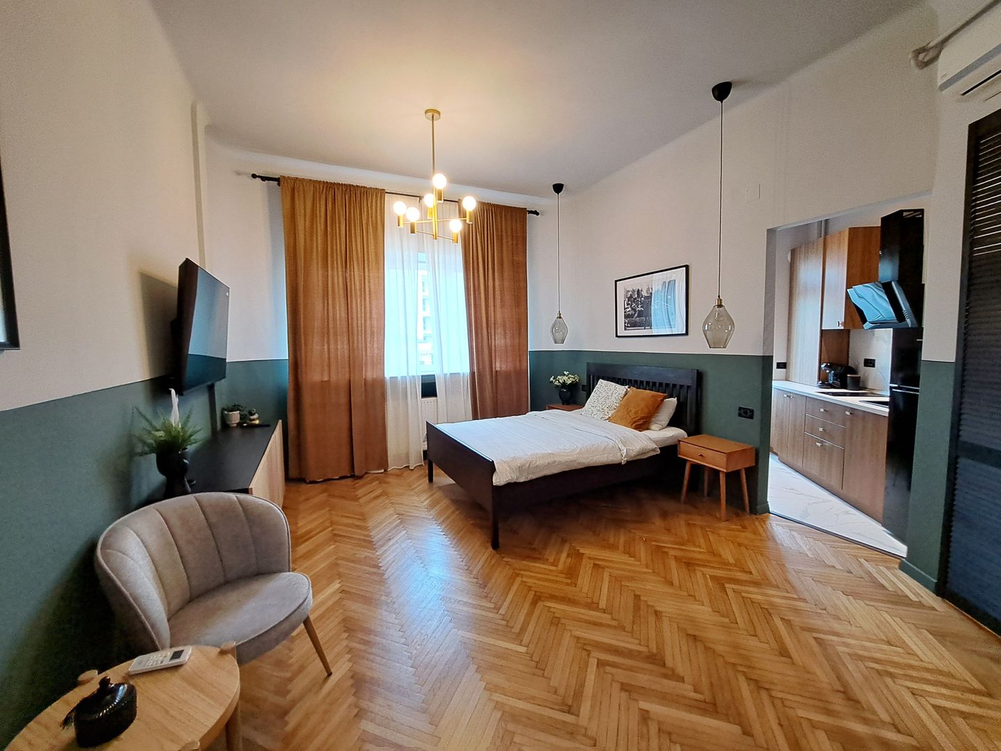 Studio exclusivist in zona Dacia - piata Gemeni - Poză 1