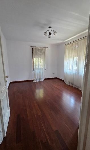 Apartament  in vila Pangratti // Televiziune - Poză 7