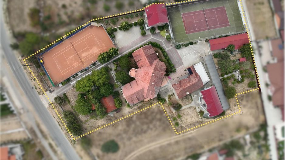 Complex turistic pe un domeniu de 5.375 mp | Sânmartin - Poză 1