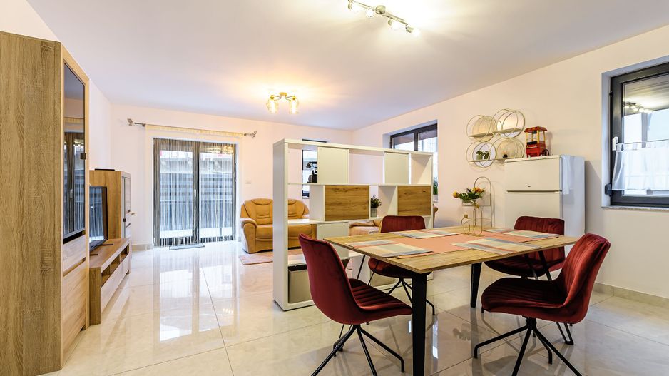 Apartament ultracentral în bloc nou, 2 camere cu terasa proprie - Poză 1