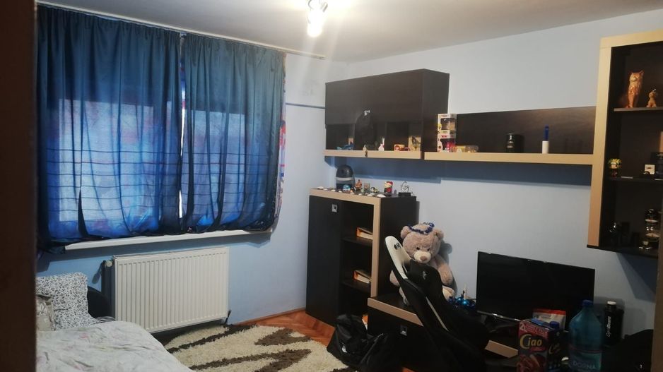 ageuropa.ro vinde ap 2 cam la etajul 4 în Carpați 2. - Poză 2