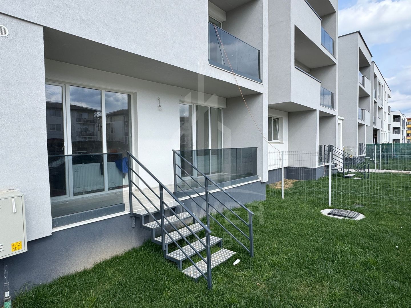 Apartament 3 camere de vânzare in Șelimbăr zona Pictor Brana - Poză 1