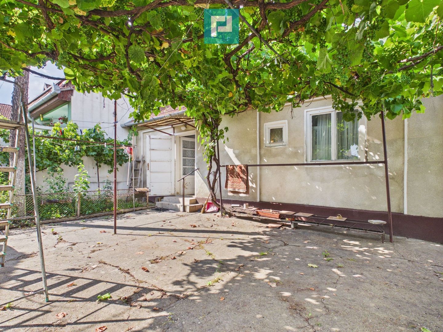 Casă cu 3 camere și teren de 450 mp în Pârneava - Poză 4