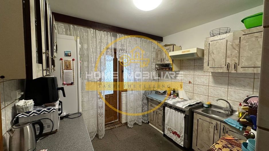 Apartament 3 Camere Decomandat Nicolina-Frumaosa - Poză 2