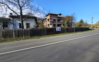 Proprietate deosebită în orașul Ștefănești, intrare pe strada Izvorani - Poză 11