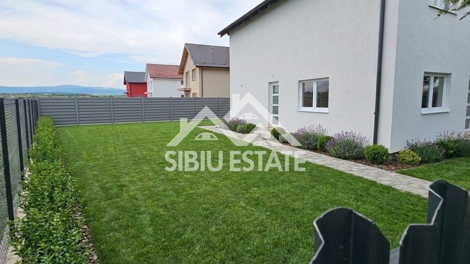 Casa unifamilala 5 camere curte proprie  Sura Mica zona Penny - Poză 2