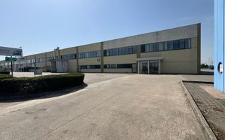 Spatiu de productie / depozitare 7600 mp si 5811 mp platforma betonata - Poză 7