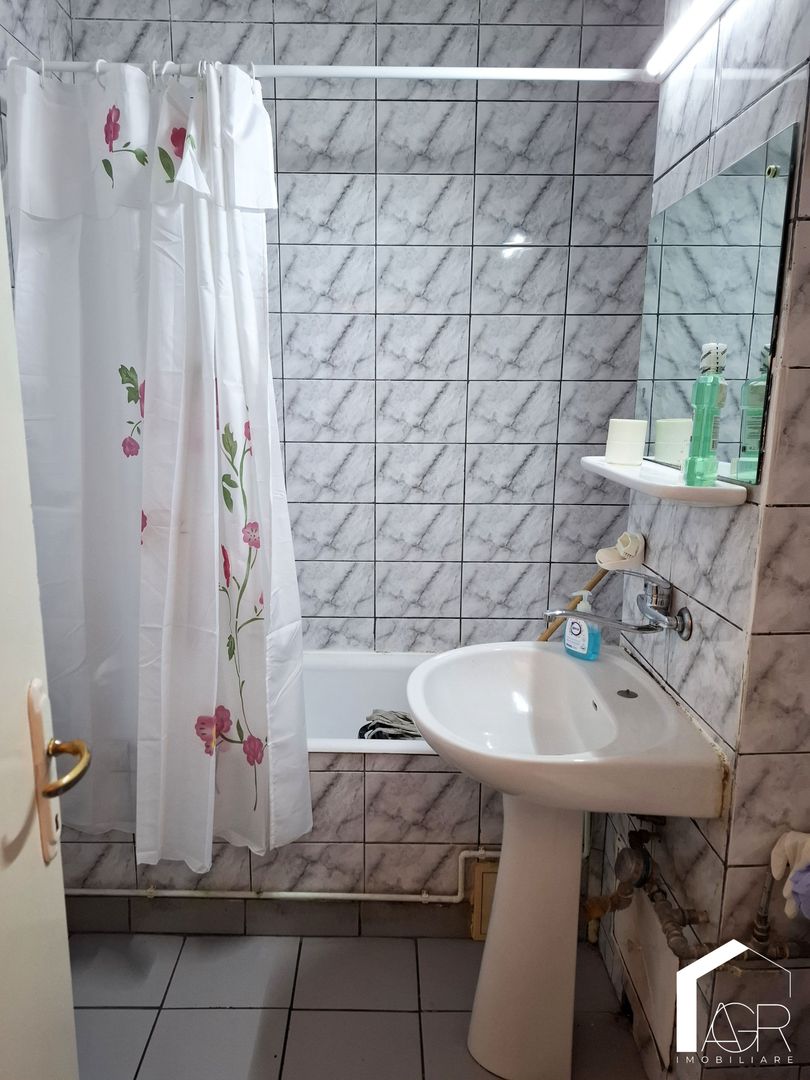 Apartament cu 2 camere, decomandat, confort 1, zona Republicii - Poză 9