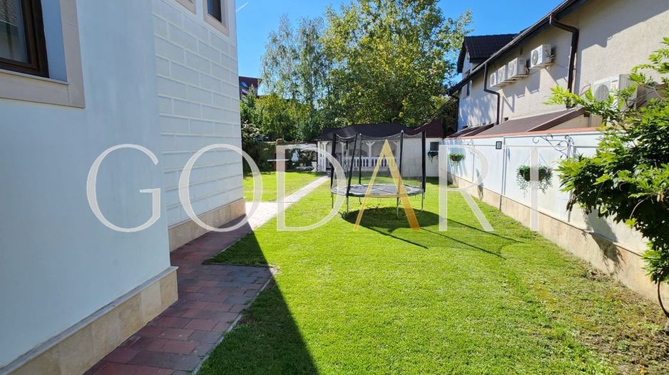 Resedinta exclusivista | Curte generoasa | Erou Iancu Nicolae - Poză 11