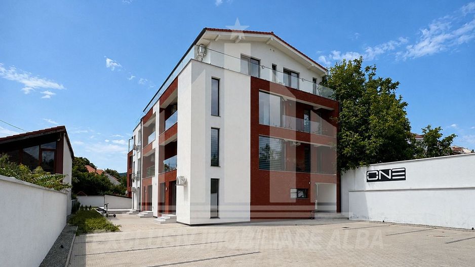 Apartamente cu 3 camere de vanzare, Centru - Poză 1