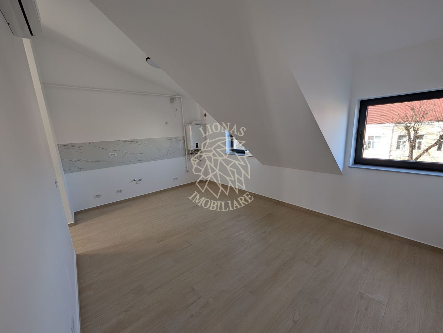 Apartament de Lux 3 camere-mobilat, utilat-Central - Poză 2