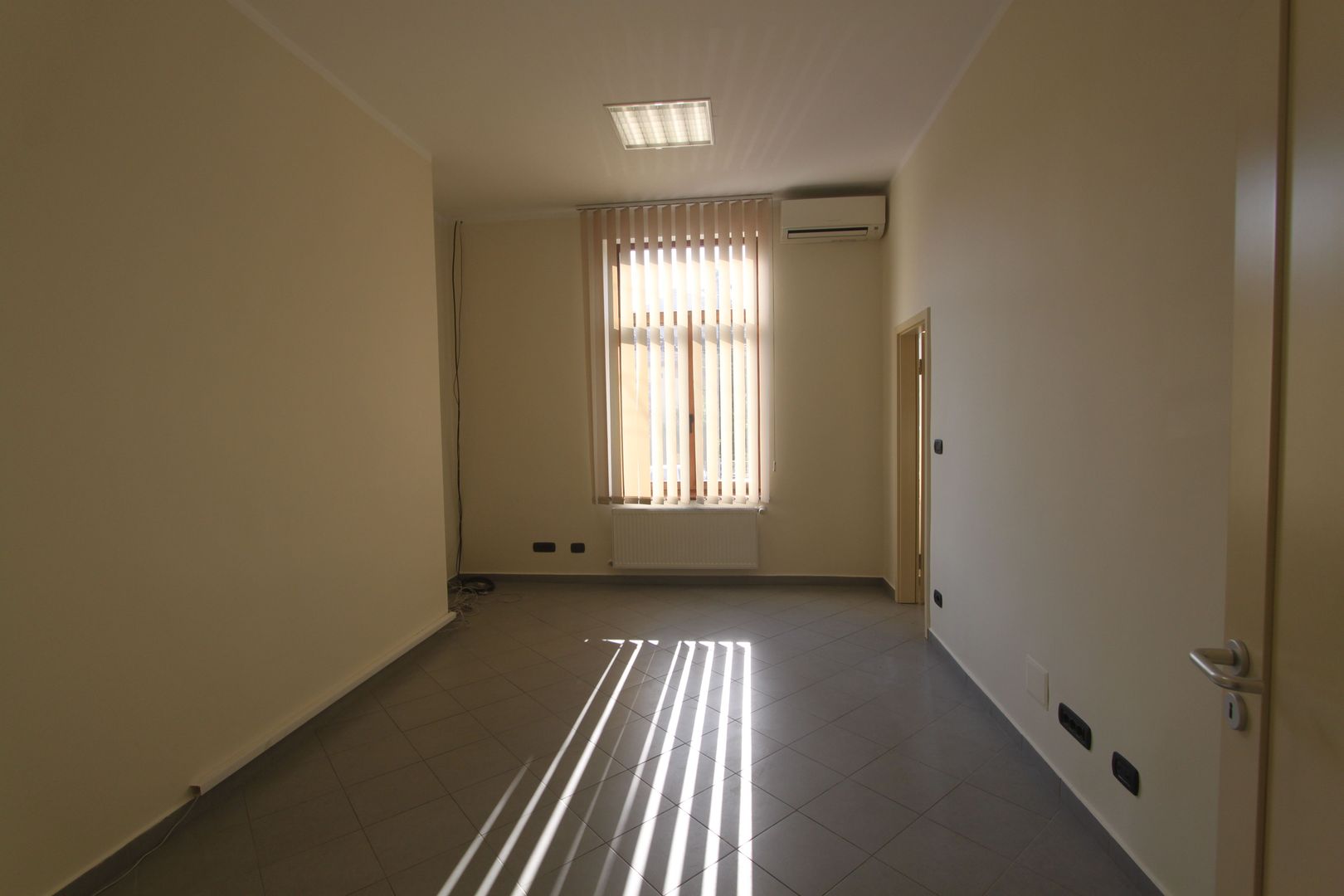 Birouri în vila - zona Balcescu - Poză 17