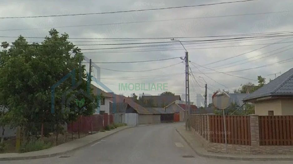 Casă cu 5 camere de vânzare sau închiriat în Pașcani, zonă centrală, cu teren și deschidere la stradă asfaltată - Poză 2