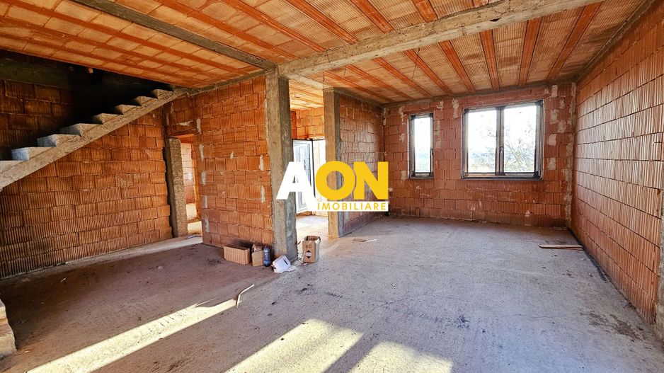Casa la rosu, 5 camere, garaj, 479 mp teren, com. Ciugud - Poză 3
