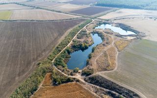 Investiție unică, 10 ha teren cu luciu de apă, ideal pentru turism și agrement! - Poză 1