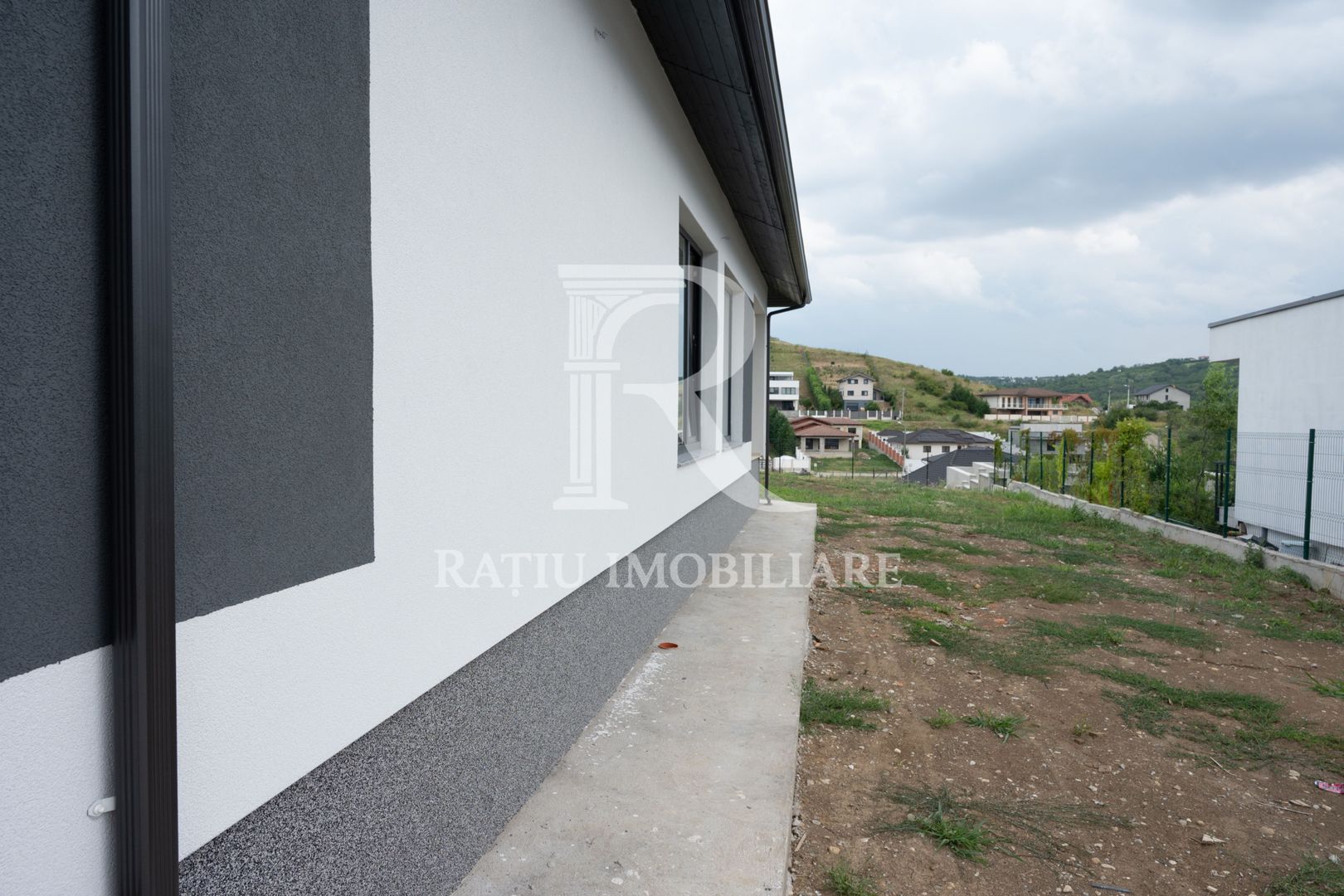Casă modernă de vânzare | 3 dormitoare | Teren 750 mp | Oradea - Poză 3