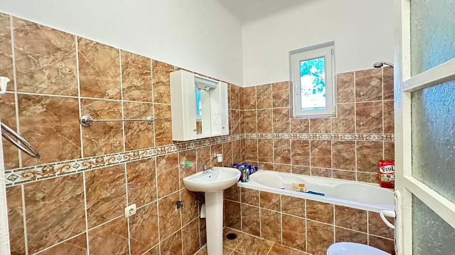 Casa individuala cu 5 camere decomandate. Pozitie excelenta. DIsponibila imediat - Poză 12