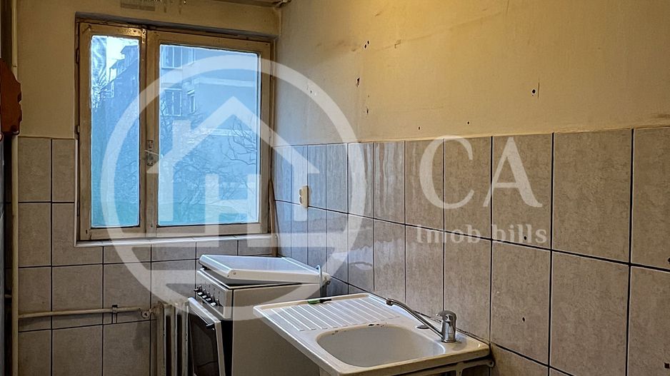 Apartament cu 2 camere de vanzare in zona Rogerius, Oradea - Poză 1